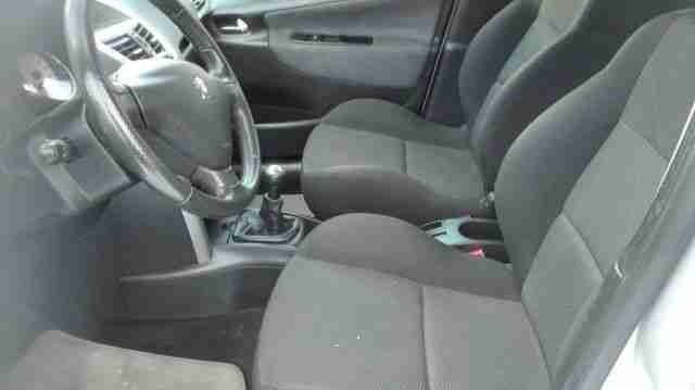 Peugeot 207 95 VTi, Klima, 5 türig, AHK, TÜV 12/2017