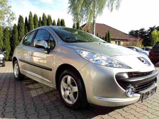 Peugeot 207 95 VTi Urban Move 5.türig 1Hand nur