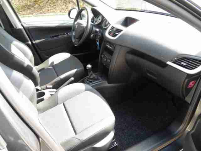 Peugeot 207 95 VTi Urban Move, Panoramaglasdach, Klima