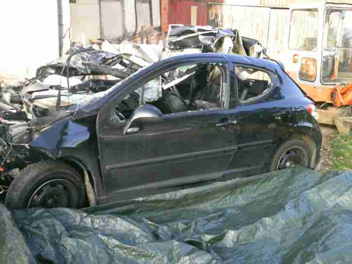 Peugeot 207 Bj 2008 Zum Ausschlachten Totalschaden