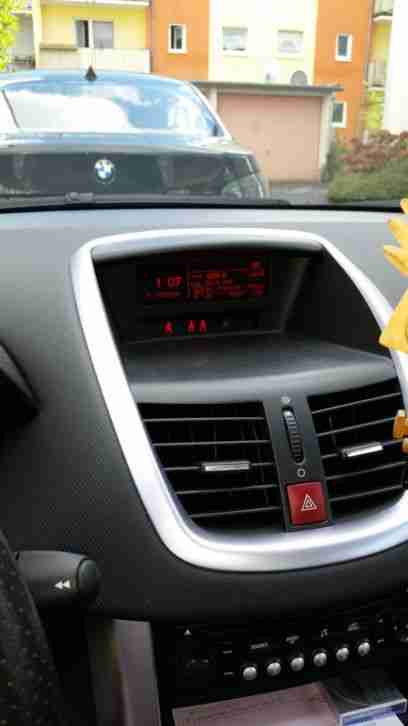 Peugeot 207CC Cabrio wunderschönes anschauen lohnt sich.