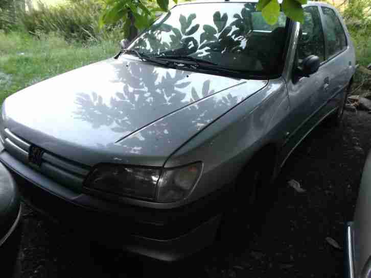 Peugeot 306 abnehmbare AHK 8 fach bereift 176755 KM Anhängerkupplung