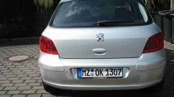 Peugeot 307. Benzin. BJ 2005, km Stand: 131527. TÜV bis Mai 2020
