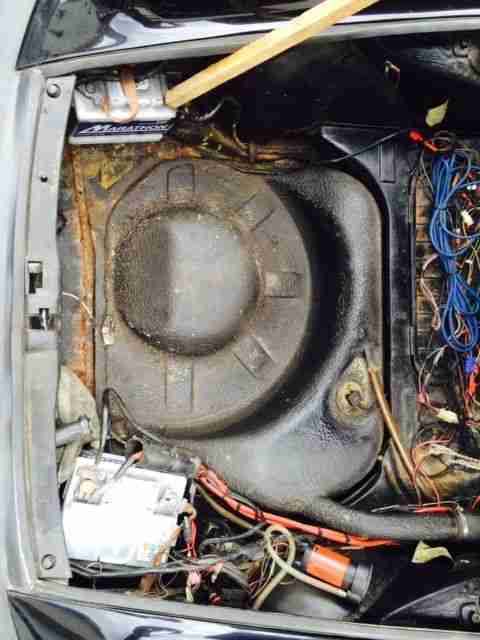 Porsche 911 S 2.2 Targa 179 PS Bj. 1971 zur Restauration zwei zerlegte Motoren