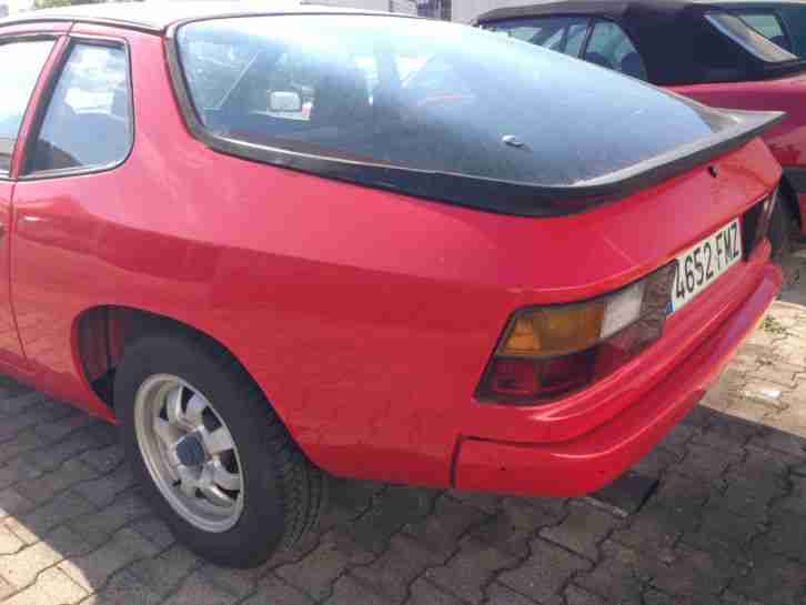 Porsche 924 Youngtimer in Rot