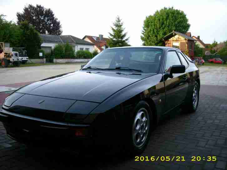 Porsche 944
