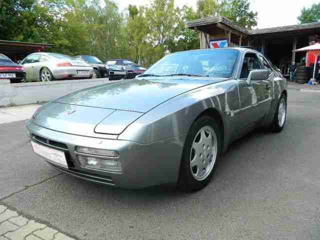Porsche 944 S