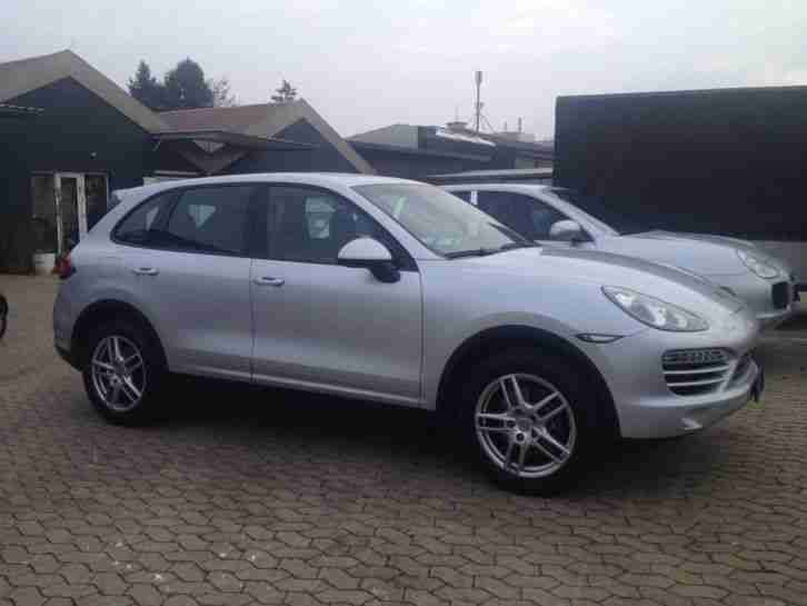 Porsche Cayenne 3.0 Diesel 180 kw 1 Hd. 58.000 km Ez. 09 2011 Modell 2012