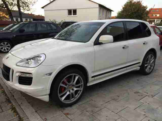 Porsche Cayenne GTS WHITE EDITION VOLL 1-HAND