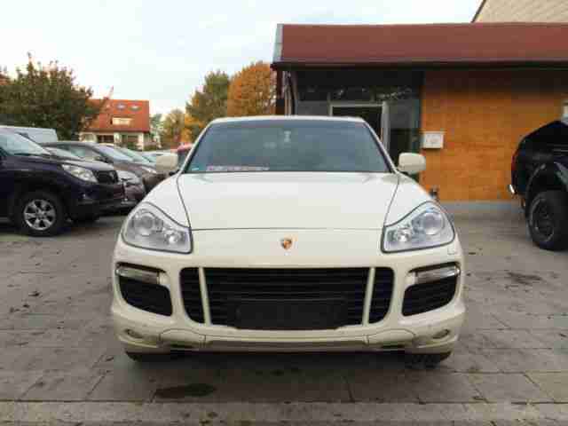 Porsche Cayenne GTS WHITE EDITION VOLL 1-HAND