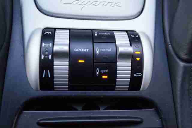 Porsche Cayenne Turbo 19"/LUFT/NAVI/LEDER/AHK/1.HAND