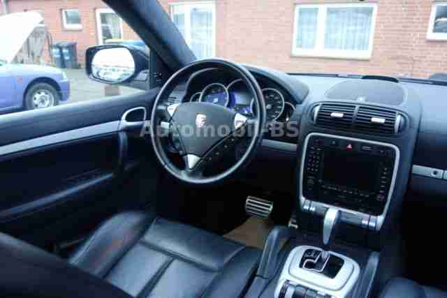 Porsche Cayenne Turbo / Scheckheft