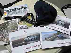 Porsche Mütze Curves Schlüsselanhänger Bücher Poster Set