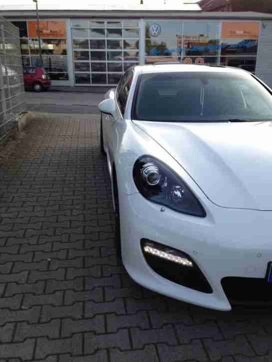 Porsche Panamera 4GTS SPORT DESIGN