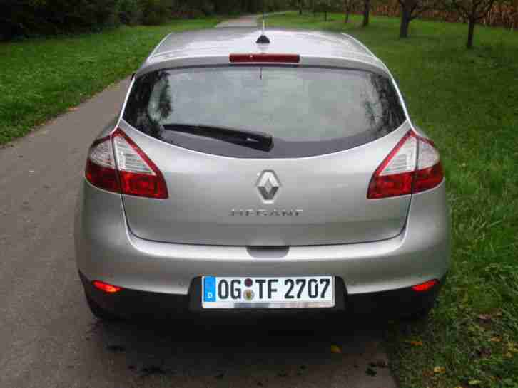 RENAULT MEGANE 1.6 16V , 100 PS , 2700 KM , Vollausstattung und sehr gepflegt !