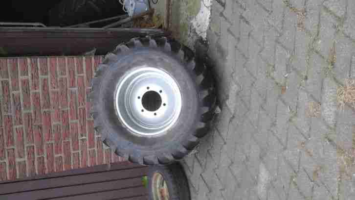 Radlader Reifen 12.5 80 18 mit Felgen