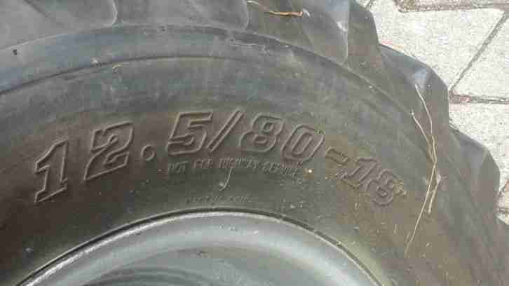 Radlader Reifen 12.5/80-18 mit Felgen