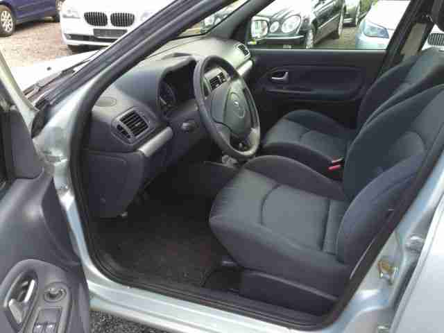 Renault Clio 1.2 16V Confort Privilege