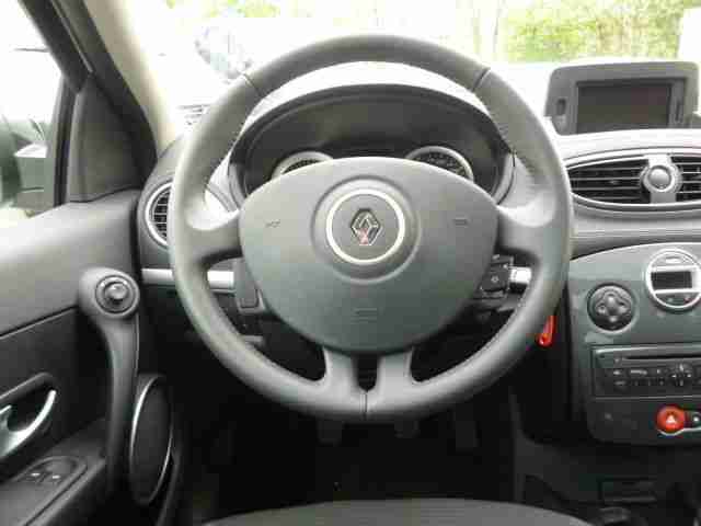 Renault Clio 1.2 16V Night & Day Navi