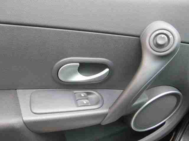 Renault Clio 1.2 Night & Day Navi Schiebedach Climatron