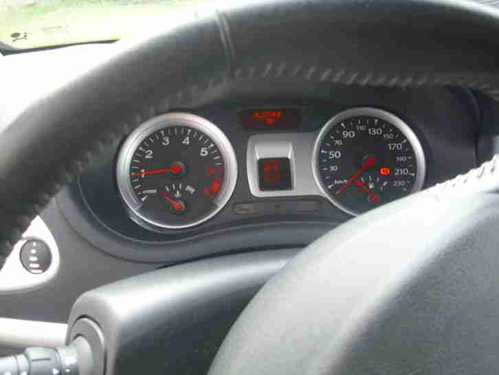 Renault Clio 3 3 Dynamique 1.2 16V 55kW