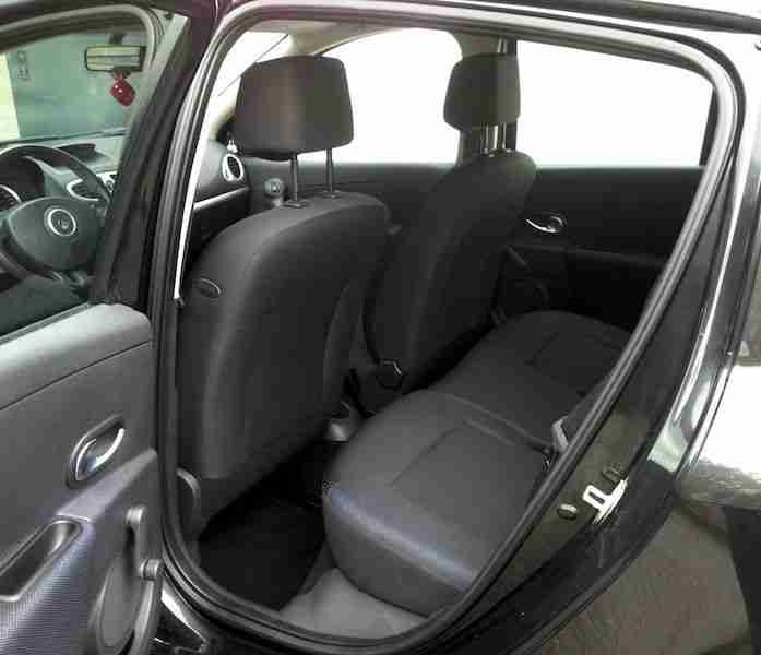 Renault Clio Expression, 88PS, Serviceheft, 8fach bereift