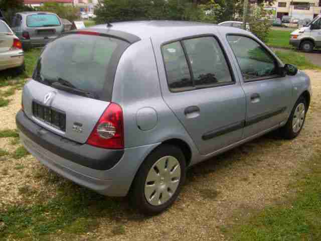 Renault Clio II Authentique Confort // 8 Fach