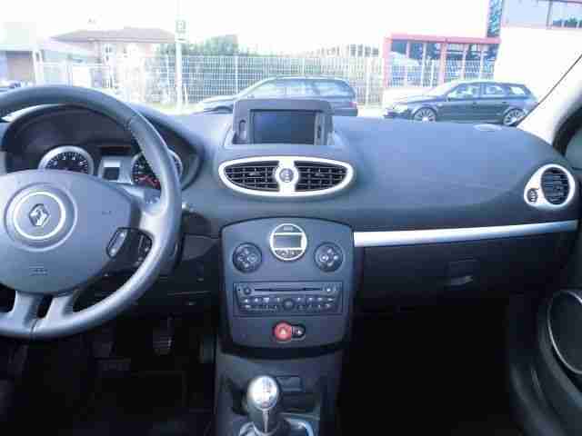 Renault Clio III 1.2 16V TCe 100 Dynamique