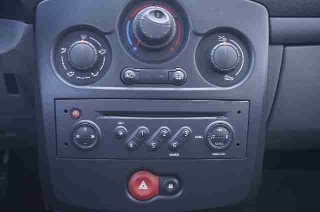 Renault Clio III 1.2 Expression, Klimaanlage, Radio CD,