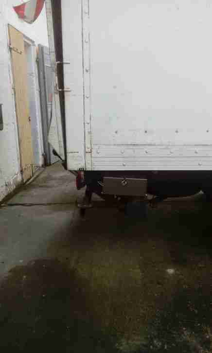 Renault Midliner S140 mit Koffer und Laderampe