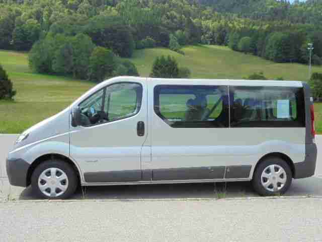 Renault Trafic 2.0 dCi 115 langer Radstand 9 Sitzer