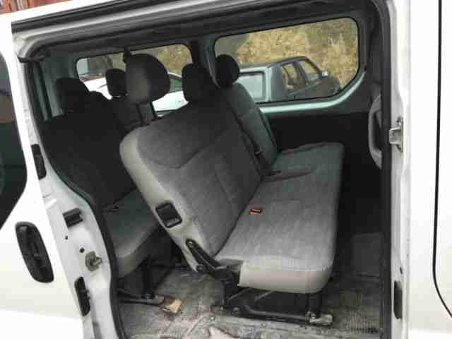 Renault Trafic Combi L2H1 9 SITZER verglast klima