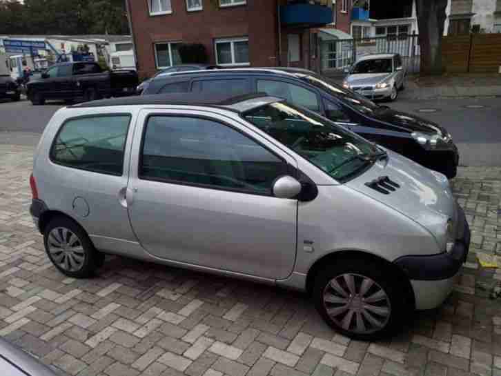 Twingo mit großem Faltdach fast ein Cabrio