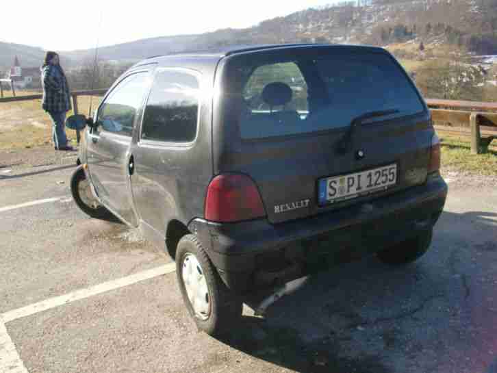 Renault Twingo, schwarz mit Faltdach