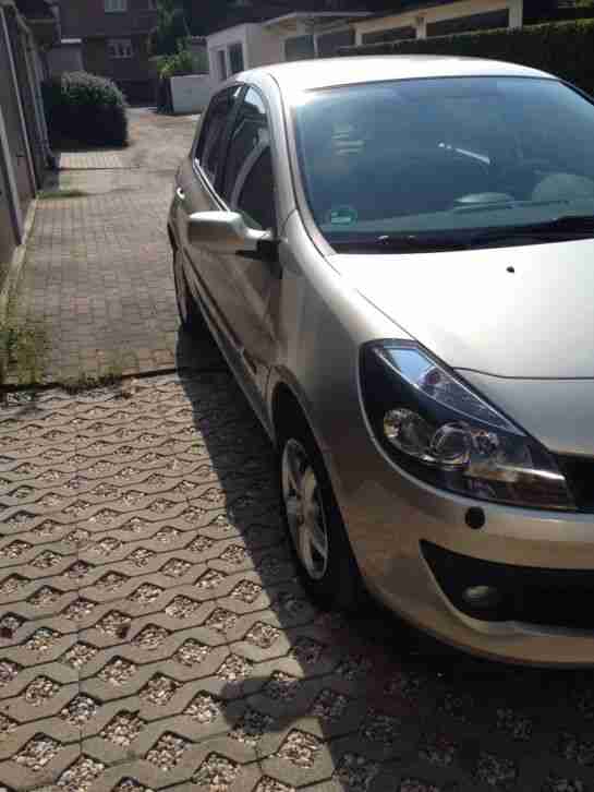 Renault clio 111PS 16V 1,6l scheckheft xenon Viele extras 66tkm 2006