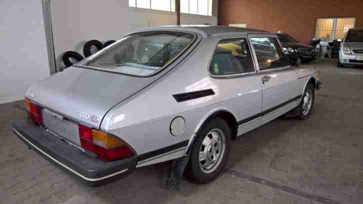 SAAB 900