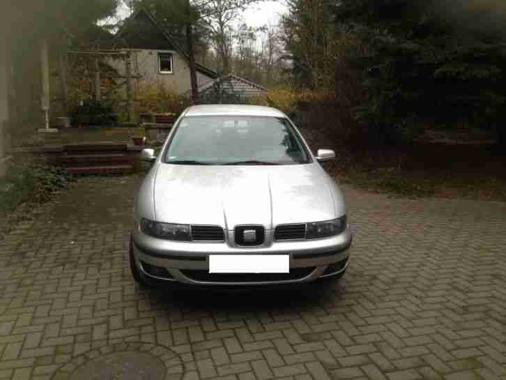 SEAT Leon, 1,6 l, 74 kW, silbergrau metallic, Baujahr 1999, 82000 km, 1.Hand