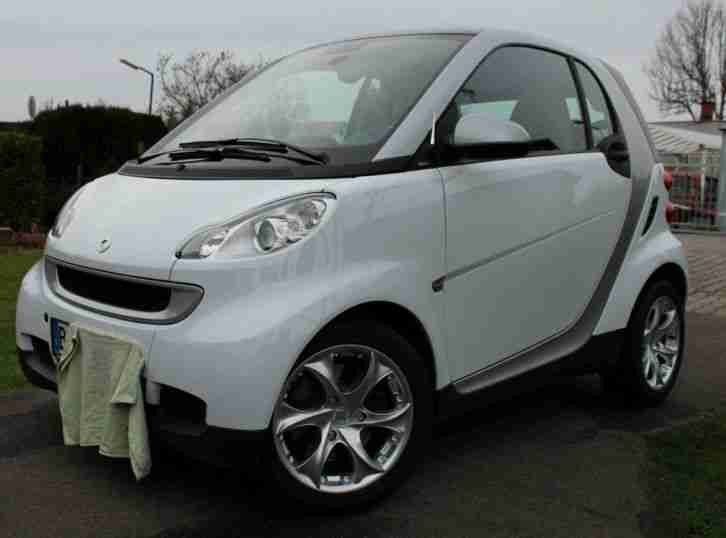 SMART FORTWO 451 COUPE?WEIß ?NAVI?KLIMA?SERVO?START-STOP-AUTOMATIK?UNFALLFREI