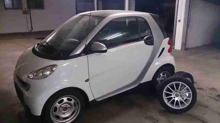 SMART FORTWO COUPE MHD, 5590 km, 52 KW, HU 9 15, Alu, 8 fach bereift, TOP!
