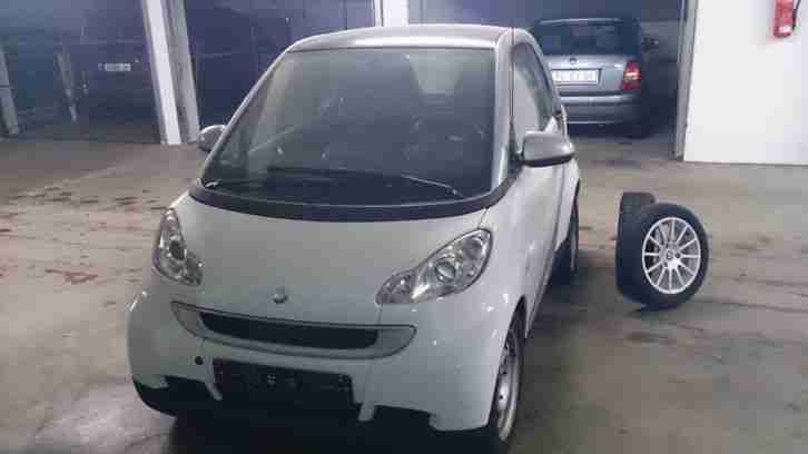 SMART FORTWO COUPE MHD, 5590 km, 52 KW, HU 9/15, Alu, 8-fach bereift, TOP!