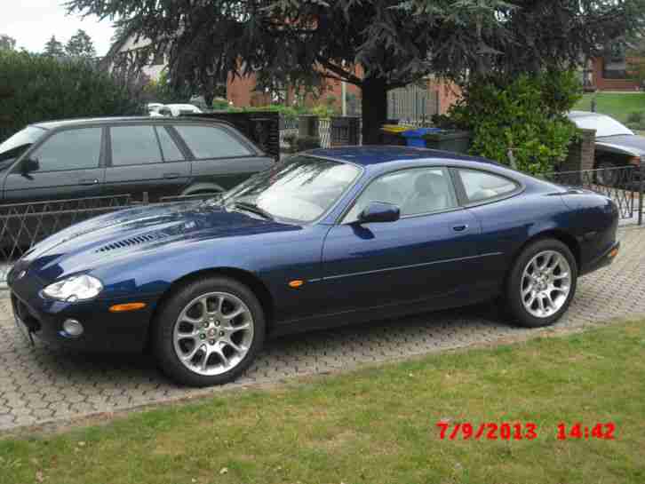 Schickes XKR Coupé in blau metallic mit heller