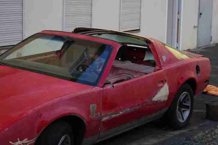 Schlachtfahrzeug Pontiac Firebird BODY 1987 (3rd Gen) nicht fahrbereit