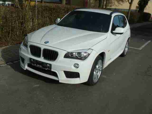 Schöner BMW X1 X-Drive Allrad SUV M-Paket, AHK, Scheckheft gepfl. + Winterreifen