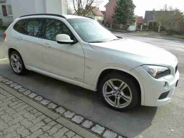 Schöner BMW X1 X-Drive Allrad SUV M-Paket, AHK, Scheckheft gepfl. + Winterreifen