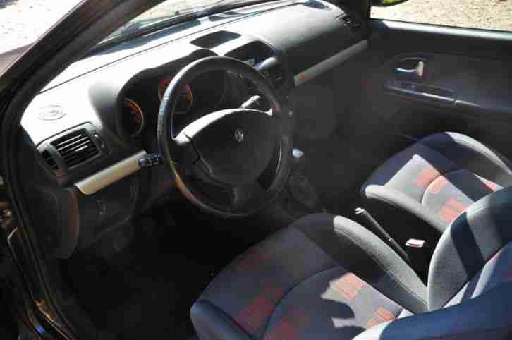 Schöner Renault Clio 1.2 16V TechRun schwarz TÜV NEU