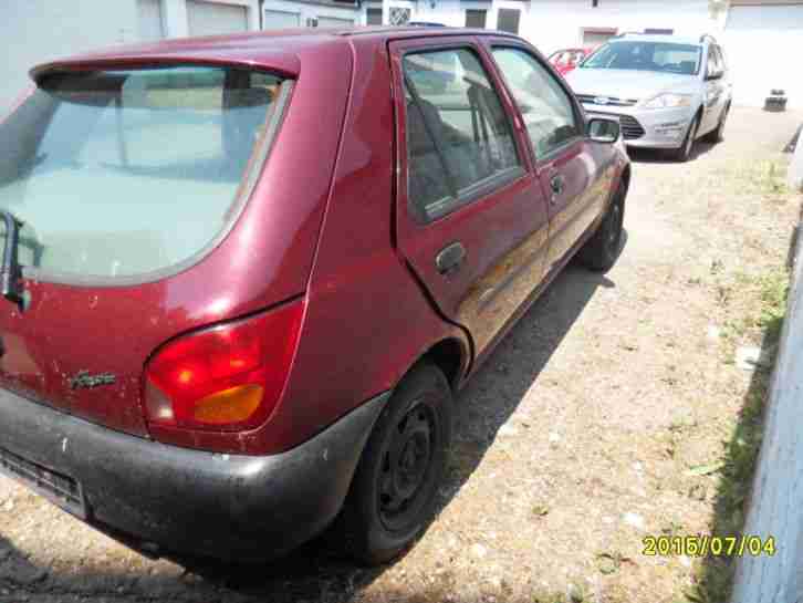 Schöner, roter Ford Fiesta, mit gutem16 V Motor, leider ohne HU
