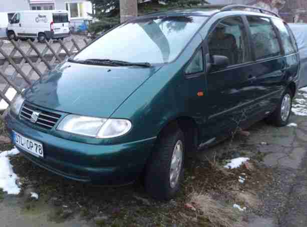 Seat Alhambra Mini-Van mit Autogasanlage und Reparaturbedarf