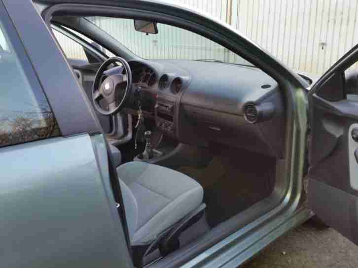 Sehr gut erhaltener Seat Ibiza 1.2 12V Sonder Edition TÜV 08/17 Viele Neue Teile