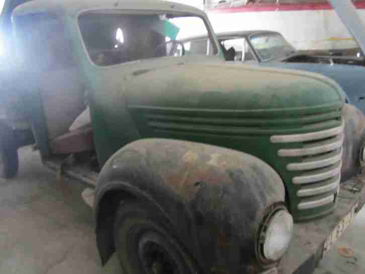 Seltener Lieferwagen Barkas aus 1957 als Teileträger