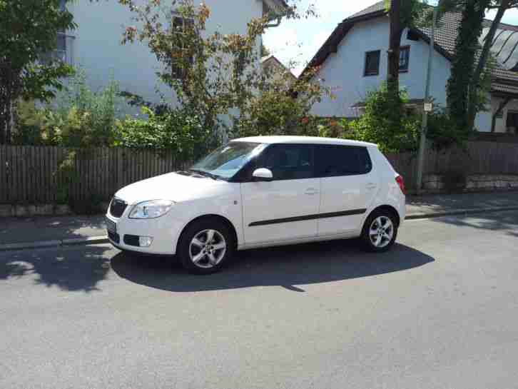 Skoda Fabia 1.4 16V Ambiente (Klima,Tempomat,Kurven/Abbiegelicht,Sitzheizung,CD,